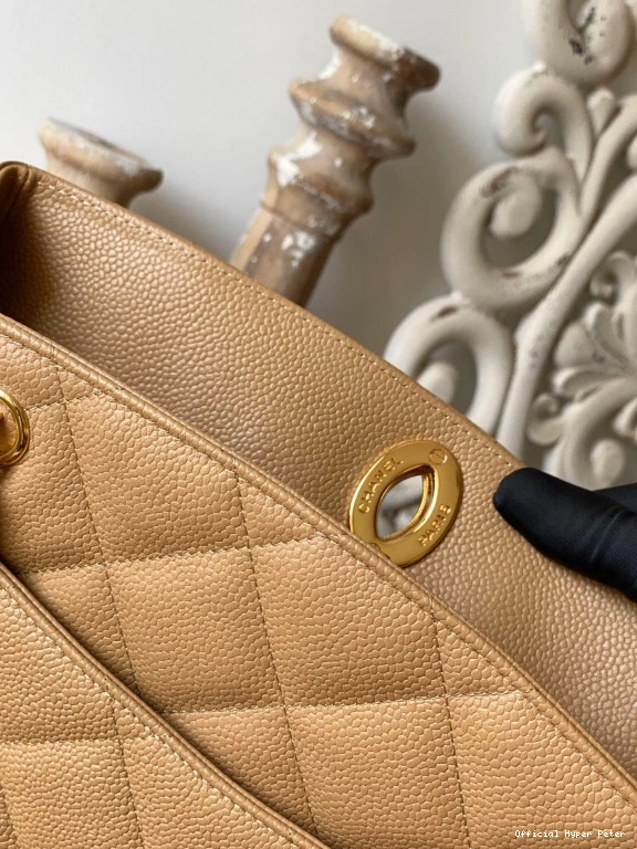 Hyper Peter CHANEL VINTAGE TOTE 0723